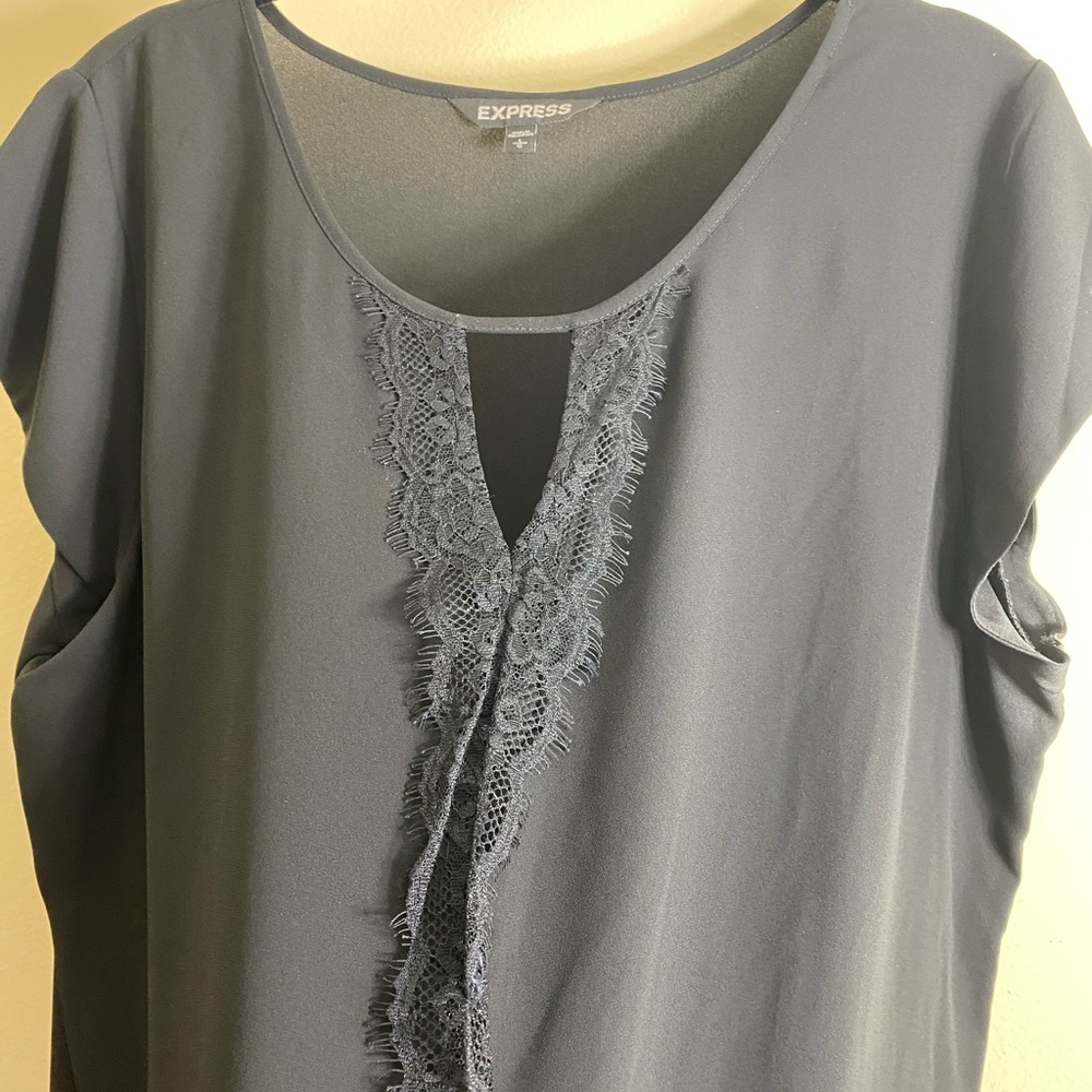 Express Cut Out Top - Picture 4 of 8